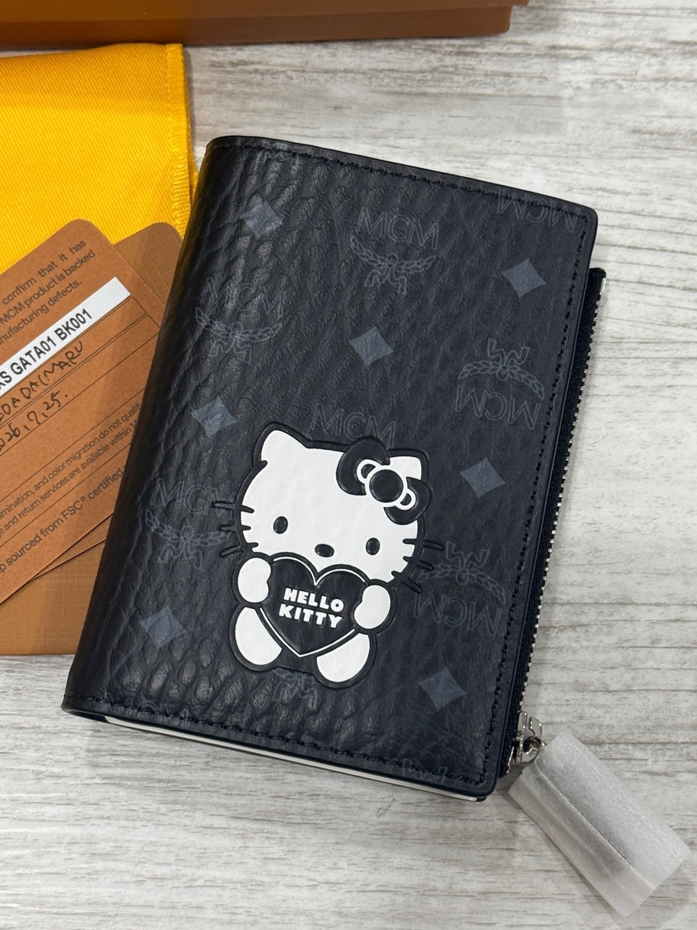 MCM x Hello Kitty Bifold Wallet - Japan exclusive! - BNIB - Picture 2 of 10